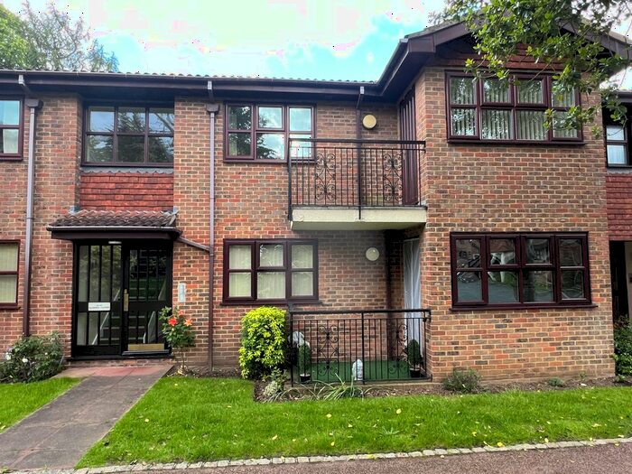 2 Bedroom Flat To Rent In Balmoral Gardens, Parkhill Road, Bexley, DA5