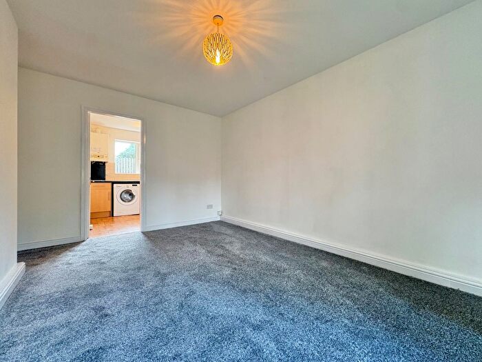 2 Bedroom Flat To Rent In Farnley View, Drighlington, Bradford, BD11