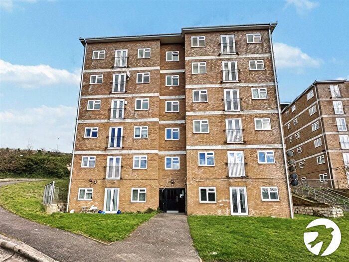 2 Bedroom Flat To Rent In Longhill Avenue, Chatham, Kent, ME5