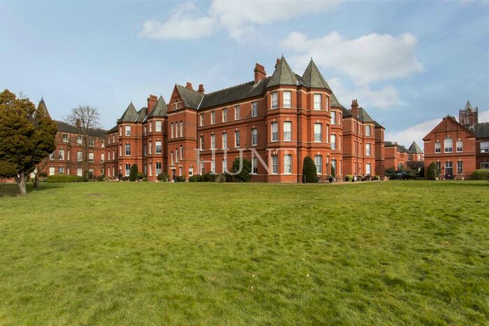 2 Bedroom Apartment To Rent In Repton Park, Woodford Green, IG8