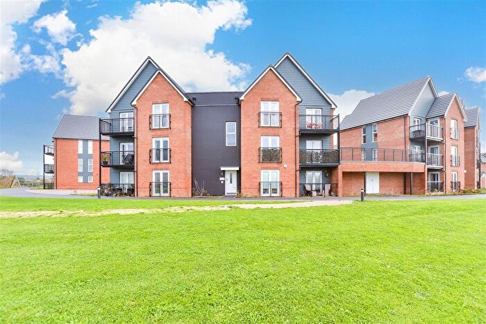 2 Bedroom Flat For Sale In Dearman Crescent, Hythe, Kent, CT21