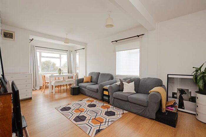 3 Bedroom Flat For Sale In Gap Road, Wimbledon, London, SW19