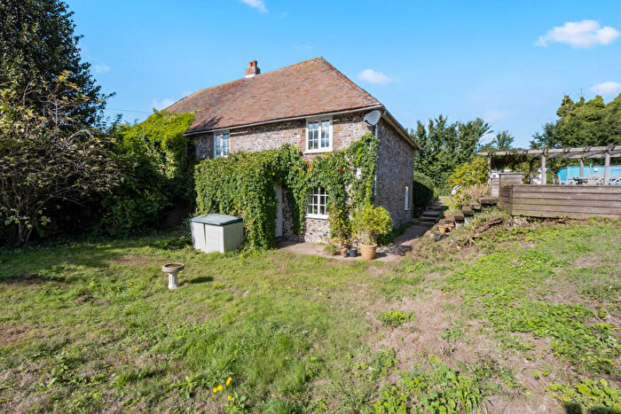 3 Bedroom Semi-Detached House For Sale In Vicarage Farm Road, Dover, CT15
