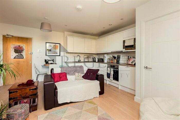 1 Bedroom Apartment To Rent In Brook House, Cricket Green, CR4