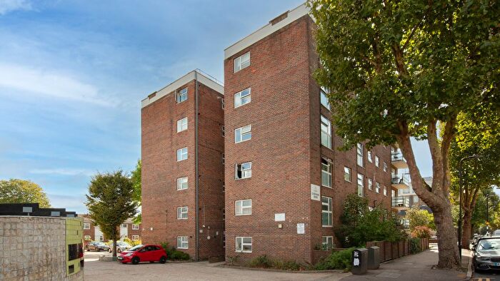 1 Bedroom Flat For Sale In Fairweather Close, Clyde Road, London, N15