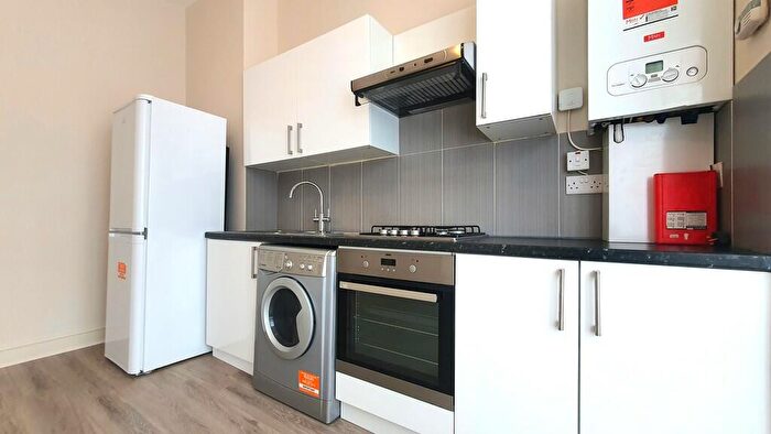 1 Bedroom Flat To Rent In Courtland Avenue, Ilford, IG1