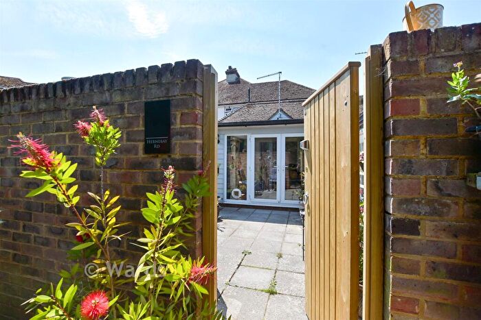 1 Bedroom Flat For Sale In Herne Bay Road, Whitstable, Kent, CT5