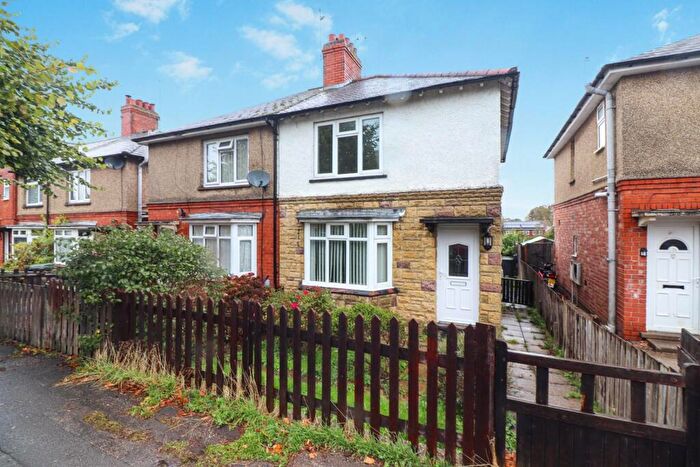 3 Bedroom Semi-Detached House For Sale In Tennyson Road, Rushden, NN10