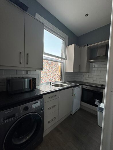 1 Bedroom Flat To Rent In Green High Road, London, N22