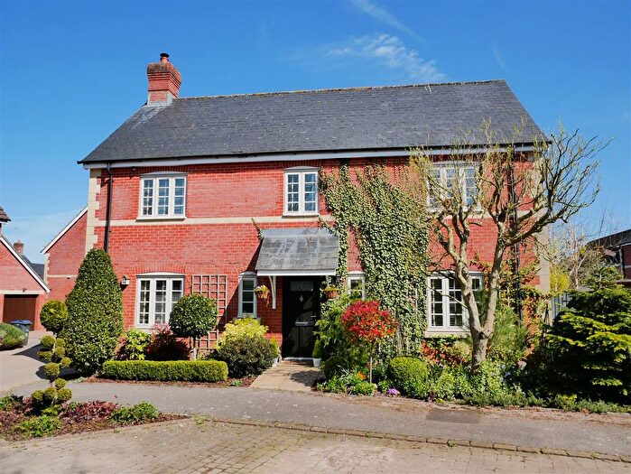 4 Bedroom Detached House For Sale In Home Farm Close, Heddington, SN11