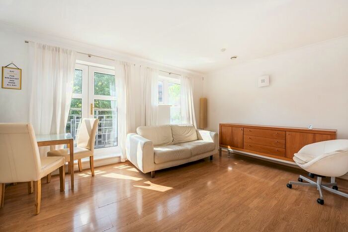 2 Bedroom Flat To Rent In Kingston Hill, Kingston Upon Thames, KT2