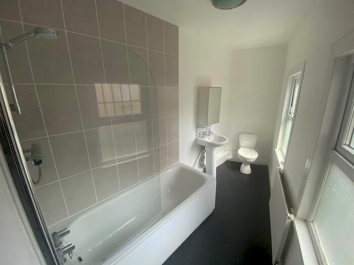 2 Bedroom Flat To Rent In Hale End Road, London, E4