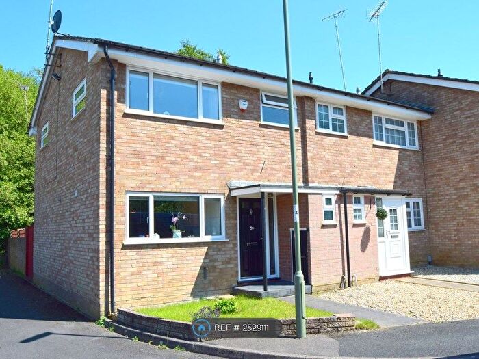 3 Bedroom End Of Terrace House To Rent In Longleat Square, Farnborough, GU14