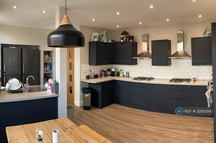 7 Bedroom Semi-Detached House To Rent In Smithdown Road, Liverpool, L15