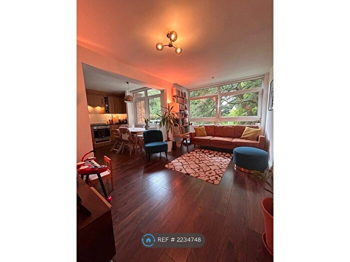 2 Bedroom Flat To Rent In Scoresdale, London, SE19