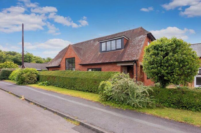 3 Bedroom Detached House For Sale In Kings Lane, Windlesham, GU20