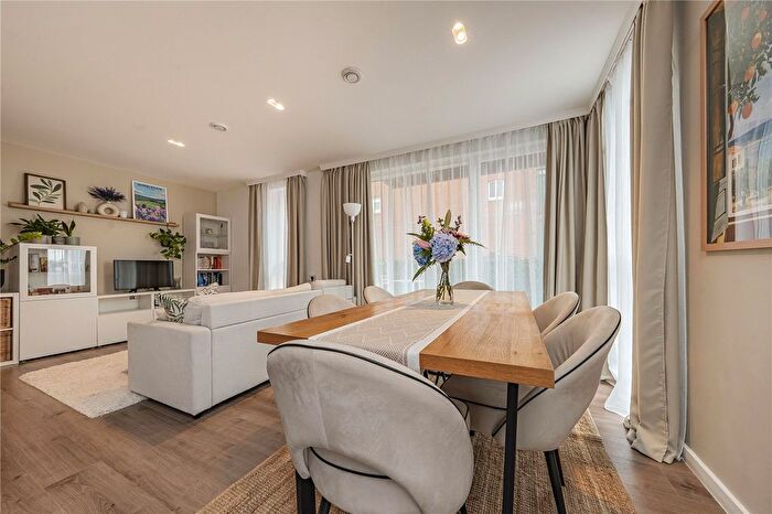 1 Bedroom Flat For Sale In Russell Road, Wimbledon, SW19