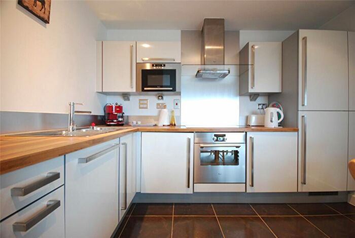 2 Bedroom Flat To Rent In Elektron Tower, Blackwall Way, E14