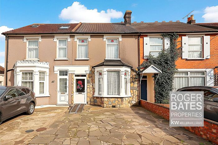 3 Bedroom Terraced House For Sale In Mawney Road, Romford, RM7