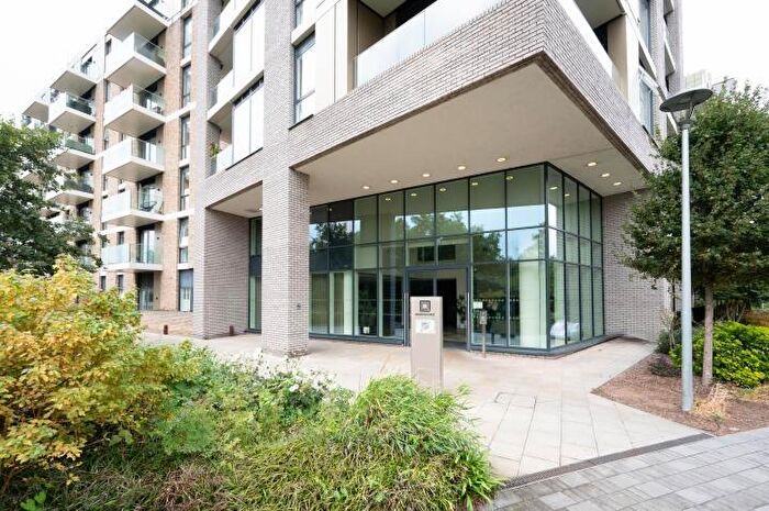 2 Bedroom Flat For Sale In Hamond Court, Queenshurst Square, Kingston Upon Thames, KT2