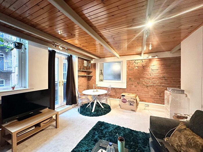 2 Bedroom Apartment To Rent In The Warehouse, Nottingham, NG1