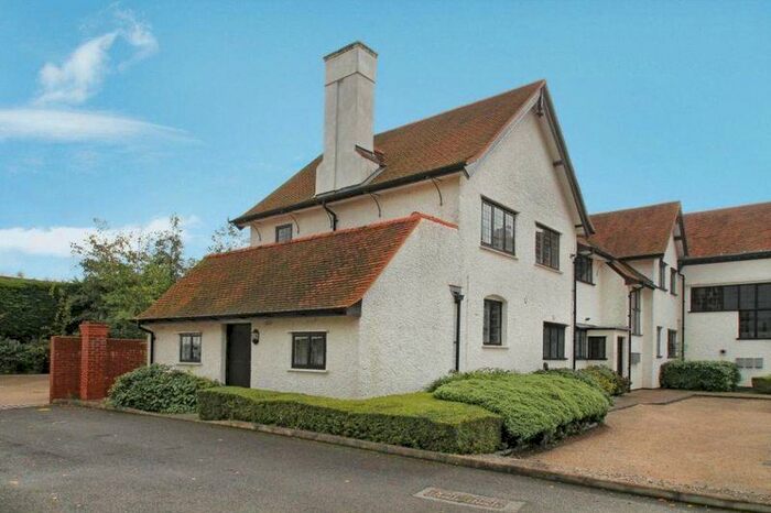 2 Bedroom Apartment To Rent In Tylers Green, Penn, HP10