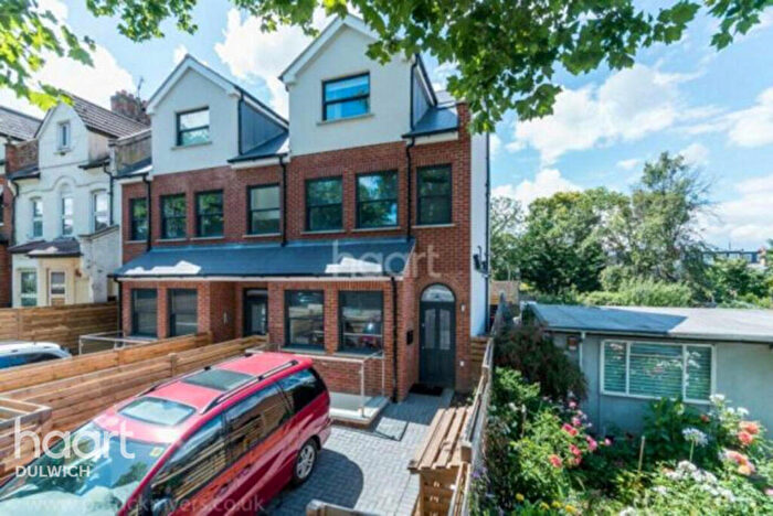 2 Bedroom Flat For Sale In Lordship Lane, London, SE22