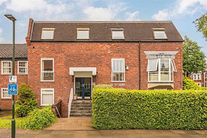 1 Bedroom Flat For Sale In Teddington Park Road, Teddington, TW11