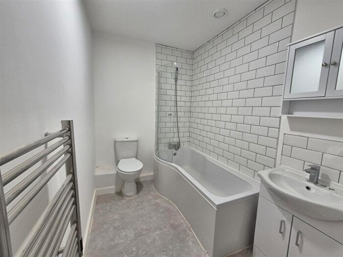 2 Bedroom Apartment To Rent In Stamford Street, Ashton-Under-Lyne, OL6
