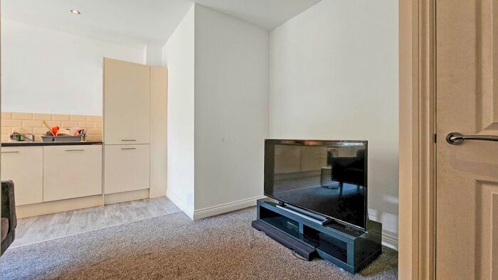 Apartment To Rent In Fairway Court, Elland Road, Leeds, LS11