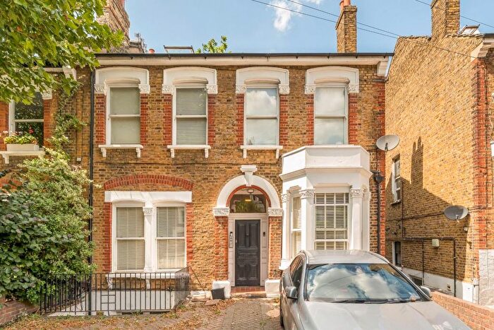 2 Bedroom Flat For Sale In Wellington Gardens, Charlton, SE7