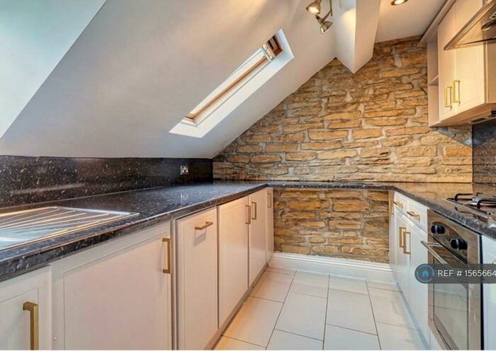 2 Bedroom Flat To Rent In Bradford Road, Stanningley, Pudsey, LS28