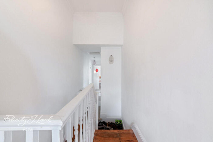 2 Bedroom Apartment For Sale In Strahan Road, London, E3