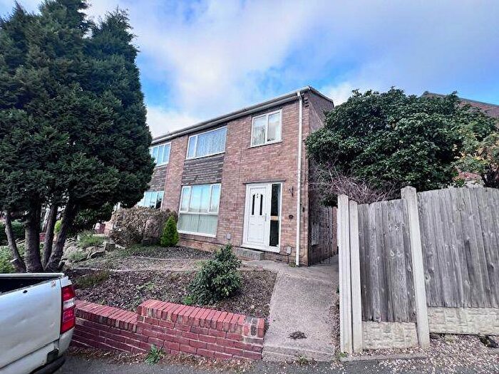3 Bedroom Semi-Detached House To Rent In Smithywood Crescent Woodseats Sheffield, S8