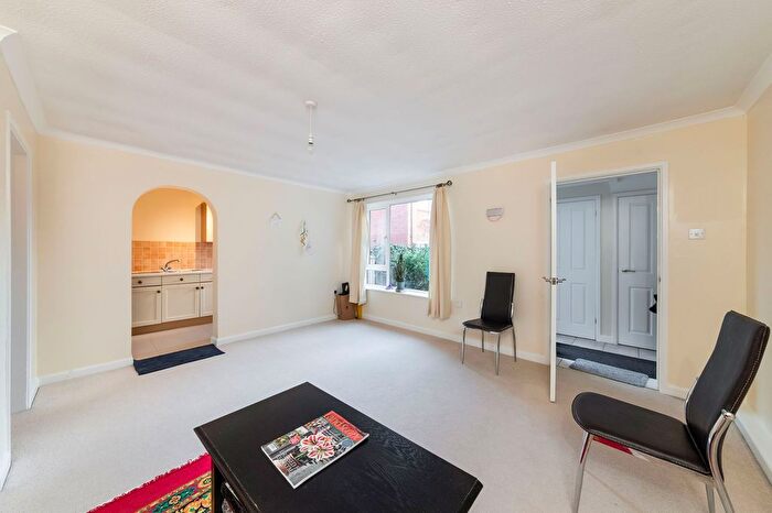 2 Bedroom Flat To Rent In Regent Gardens, Didcot, OX11