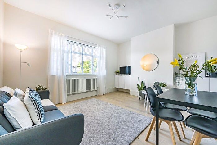 3 Bedroom Flat To Rent In Green Dragon Lane, London, N21