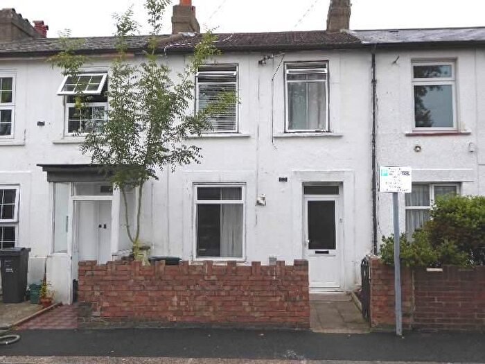 3 Bedroom Terraced House For Sale In Ivy Road, Hounslow, TW3