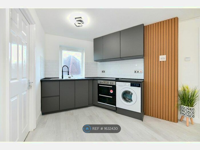 1 Bedroom Flat To Rent In Priory Court, Kingston Upon Thames, KT1