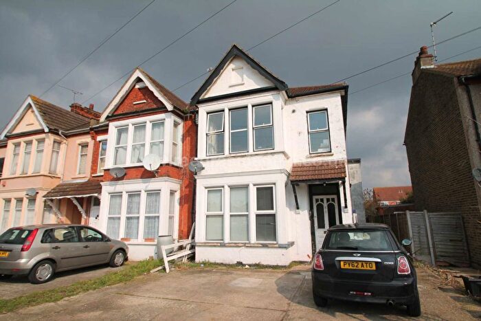1 Bedroom Flat To Rent In Ambleside Drive, Southend On Sea, SS1