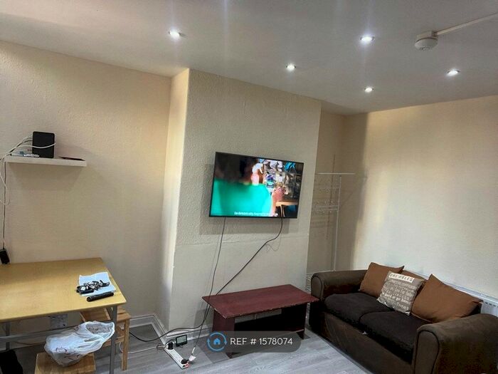 4 Bedroom Terraced House To Rent In Grandale Street, Manchester, M14