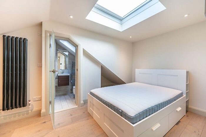 2 Bedroom Flat To Rent In Chandos Road, Willesden Green, London, NW2