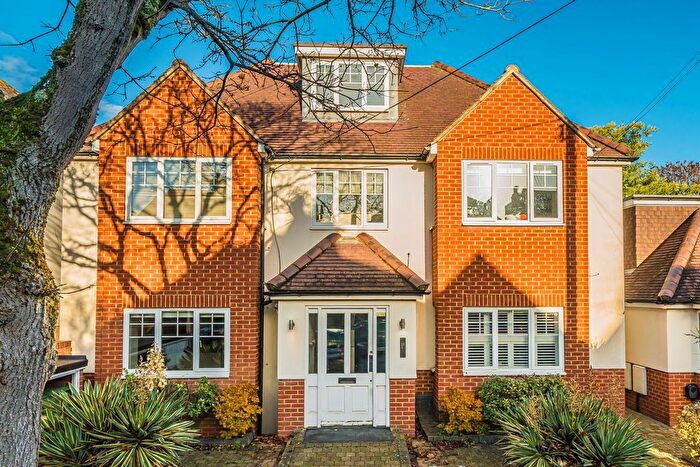 1 Bedroom Flat For Sale In Chudleigh Road, Twickenham, TW2