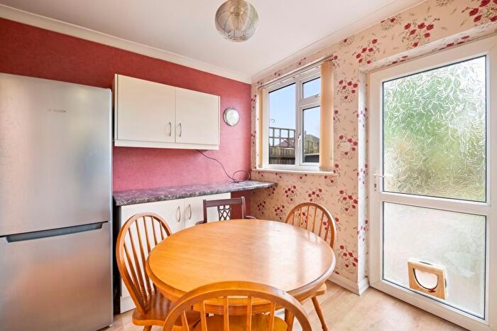 5 Bedroom Semi-Detached House For Sale In Nutfield Gardens, Northolt, UB5