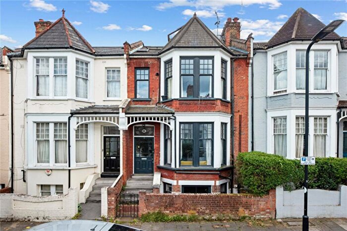2 Bedroom Garage / Parking To Rent In Gunton Road, London, E5
