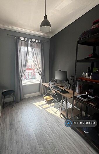 3 Bedroom Flat To Rent In Simonside Terrace, Newcastle Upon Tyne, NE6