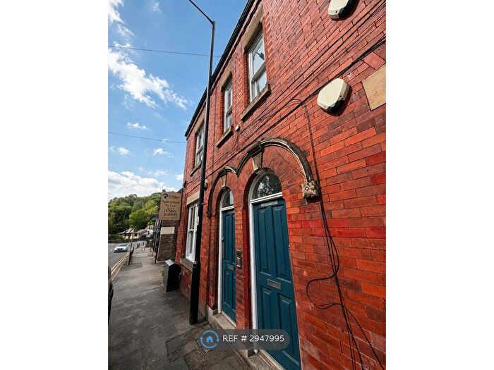 2 Bedroom Flat To Rent In Lower Fold, Stockport, SK6