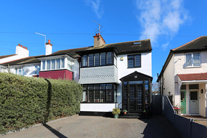 5 Bedroom Semi Detached House For Sale In Hadleigh Road, Leigh-on-sea, SS9