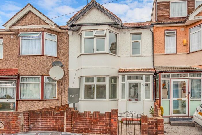 4 Bedroom Terraced House To Rent In Hickling Road, Ilford, IG1