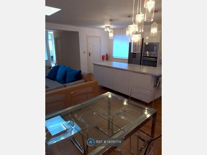 2 Bedroom Flat To Rent In Glendale Gardens, Wembley, HA9