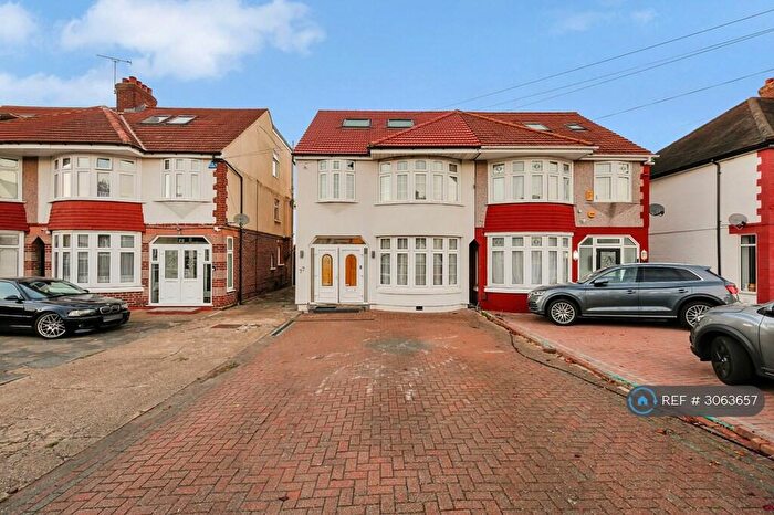 5 Bedroom Semi-Detached House To Rent In Herent Drive, Ilford, IG5